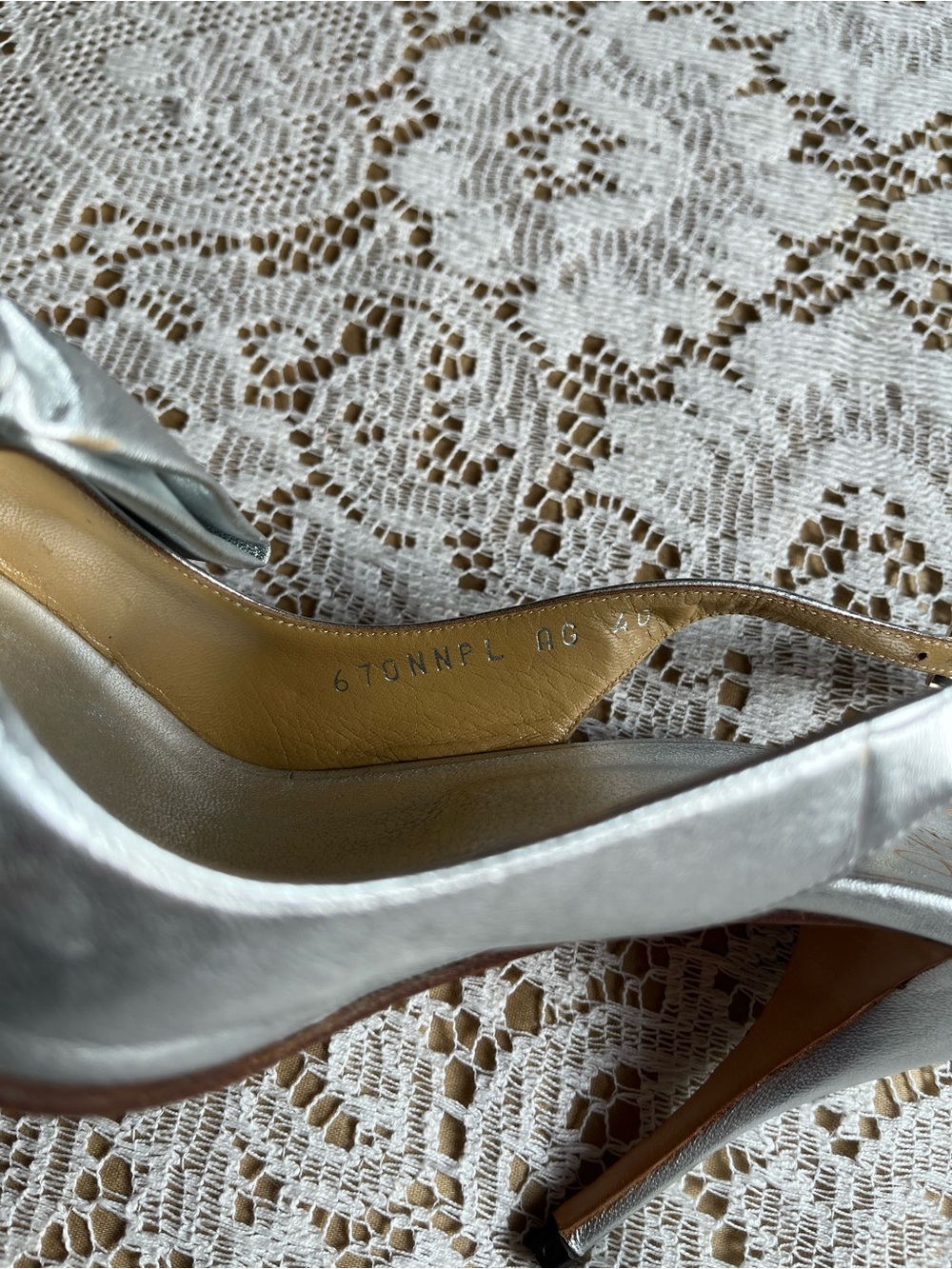 Y2K Valentino Garavani Sling Back Bow Heels, Silver Lambskin, Size EU 40 - Picture 11 of 12
